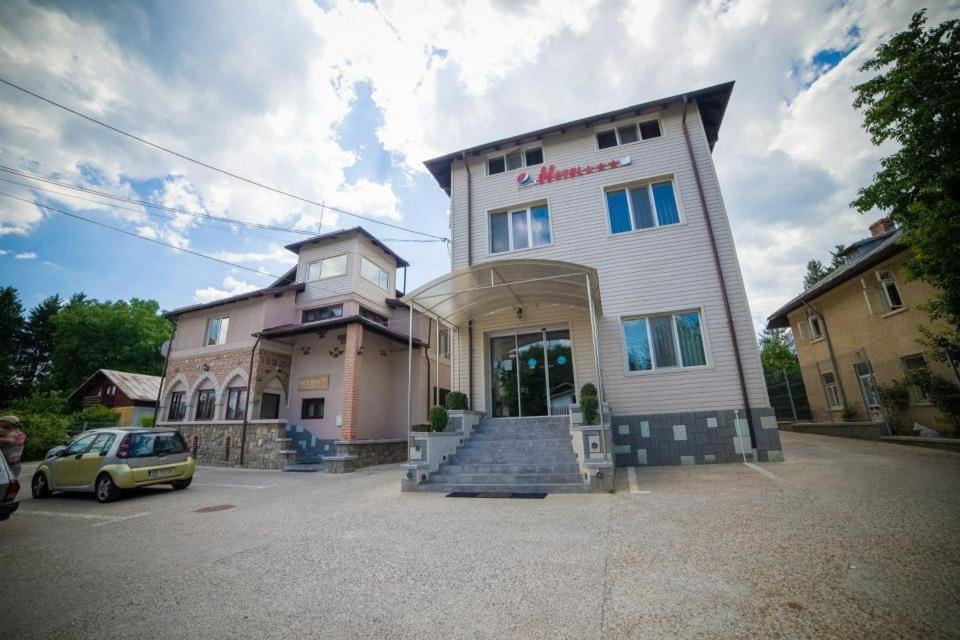 Hotel Gclub Breaza  Buitenkant foto