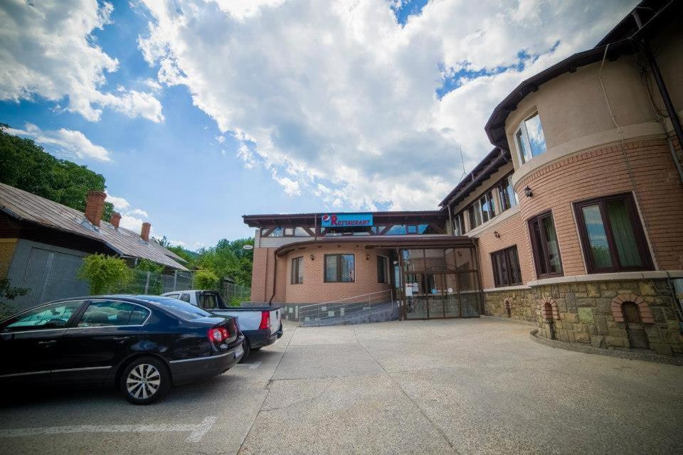 Hotel Gclub Breaza  Buitenkant foto