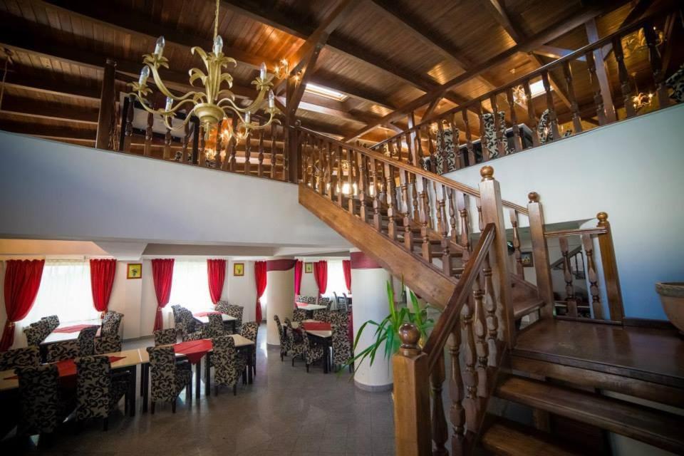 Hotel Gclub Breaza  Buitenkant foto