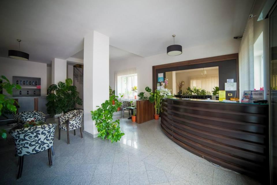 Hotel Gclub Breaza  Buitenkant foto